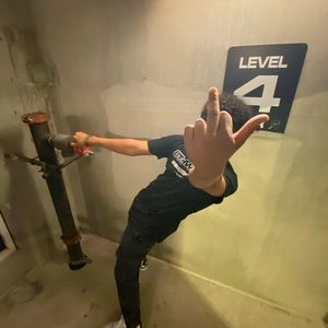 Meet your Posher, Deez